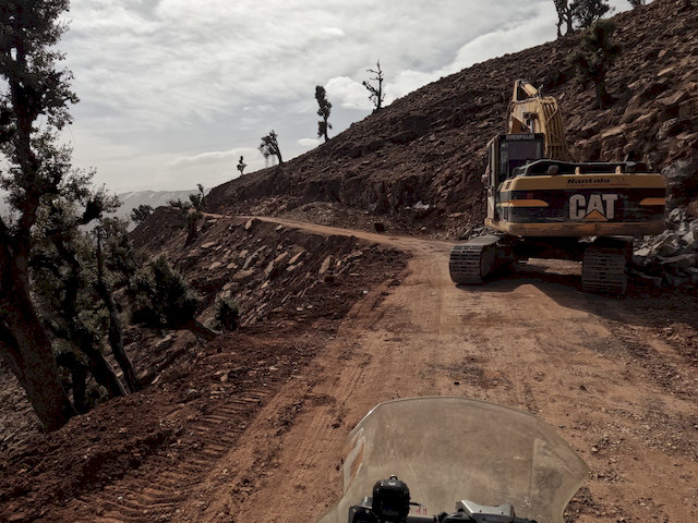 Baustellen säumten den Weg, immer wieder wurde die Piste verbreitert oder neu befestigt