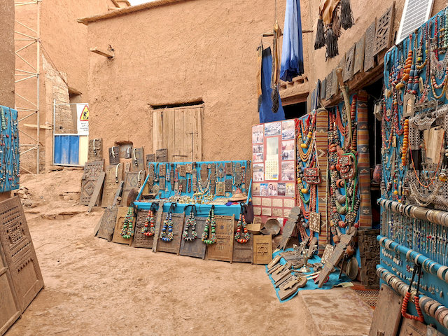 bunte Läden in der Kasbah