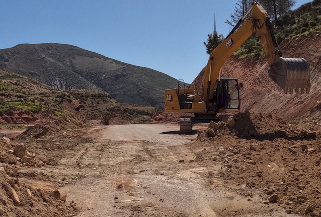 Bagger fraßen sich durch den Berg