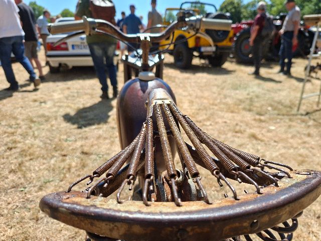 Oldtimer auf dem 14. Rost & Beule Oldtimertreffen auf dem alten Sportplatz