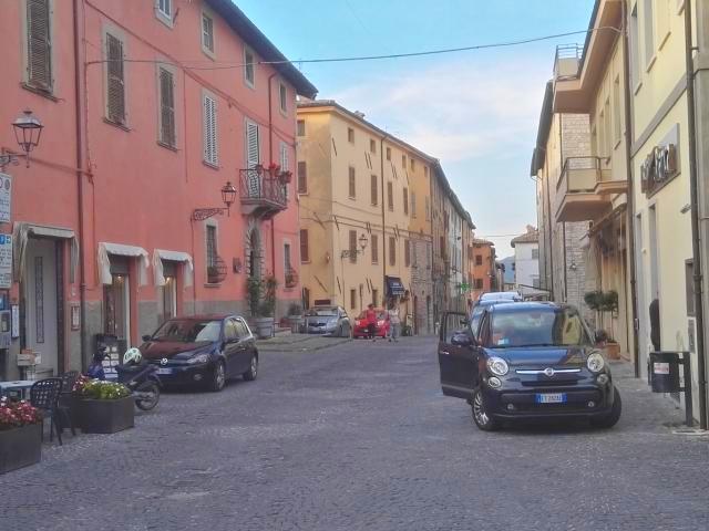 Durchgangsstraße zur Piazza Matteotti in Cagli
