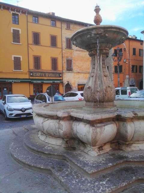Brunnen aus dem
Jahr 1736 in Cagli