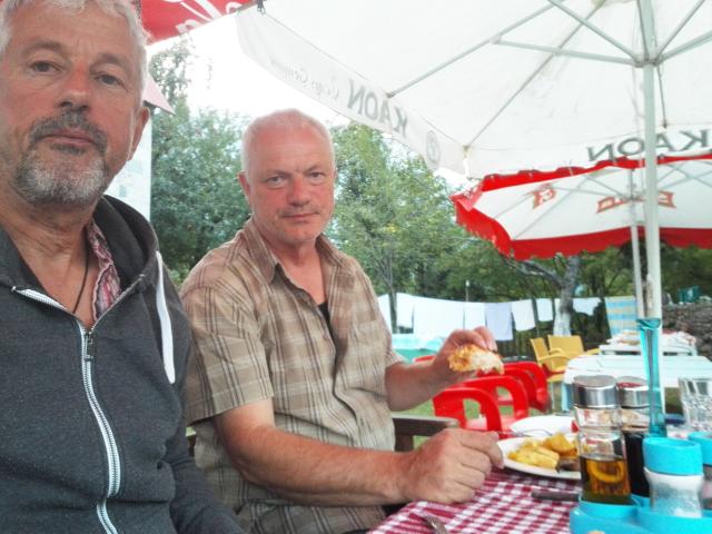 Unser erster Tag in Albanien neigt sich dem Ende zu.