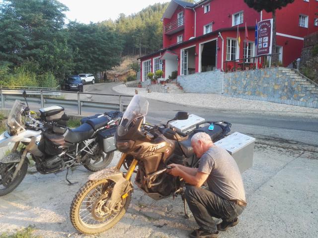 Reini beim Checken der lschluche
