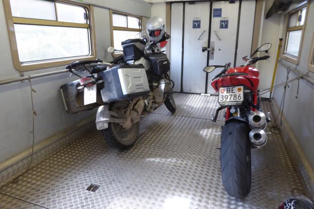 Motorradtransport in der Ltschentalbahn/CH