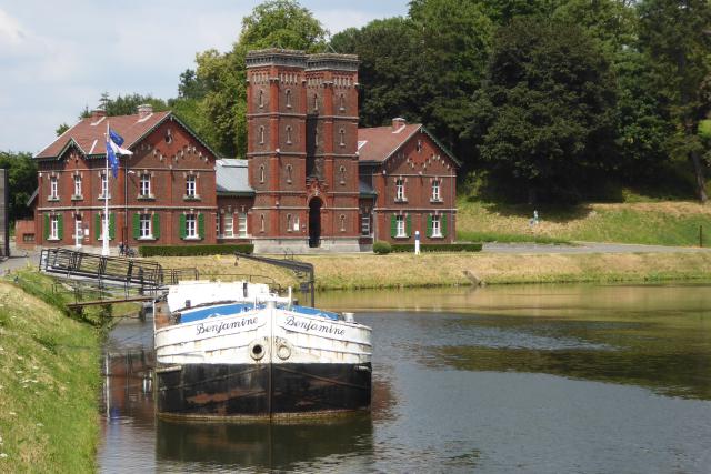 das älteste Schiffshebewerk der Welt am Canal du Centre bei Thieu