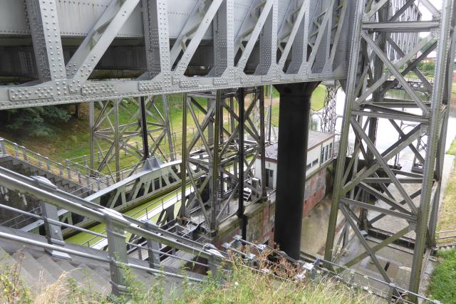das älteste Schiffshebewerk der Welt am Canal du Centre bei Thieu