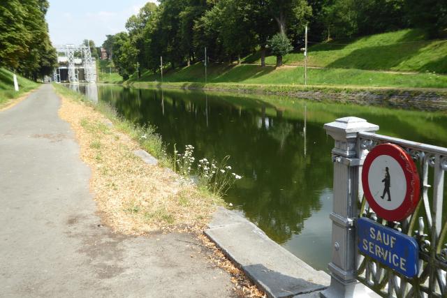 das älteste Schiffshebewerk der Welt am Canal du Centre bei Thieu
