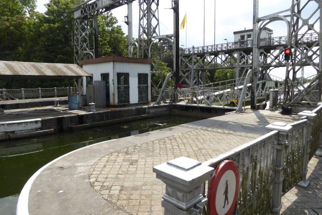das älteste Schiffshebewerk der Welt am Canal du Centre bei Thieu