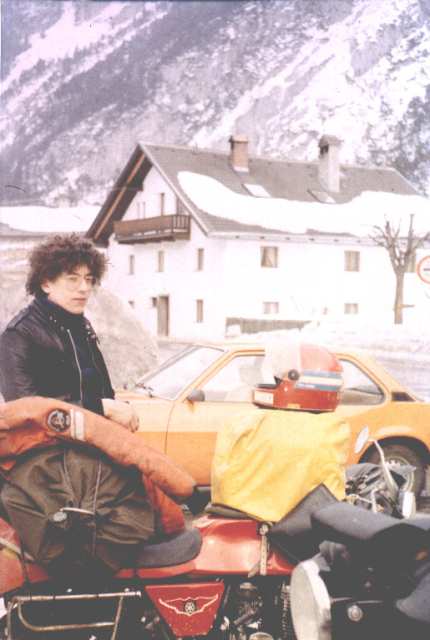 Reinhold und die vollgepackte XS 400 - Schweiz