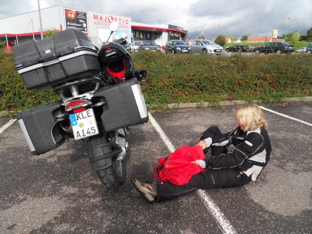 Regenkombi ausziehen