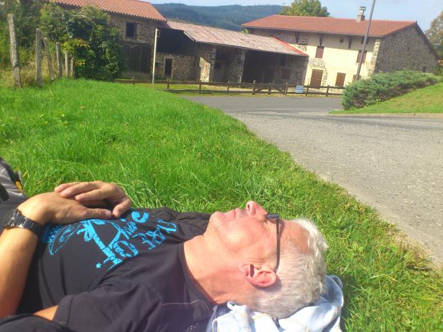 Mittagspause in Chénelette
an einer Wiese
