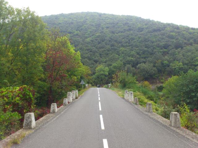 Talstraße des Espaze-Flusses