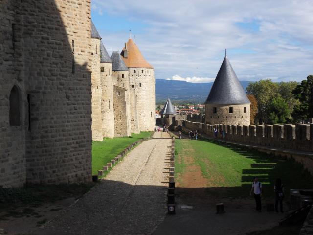 zwischen den Mauerringen von
Carcassonne
