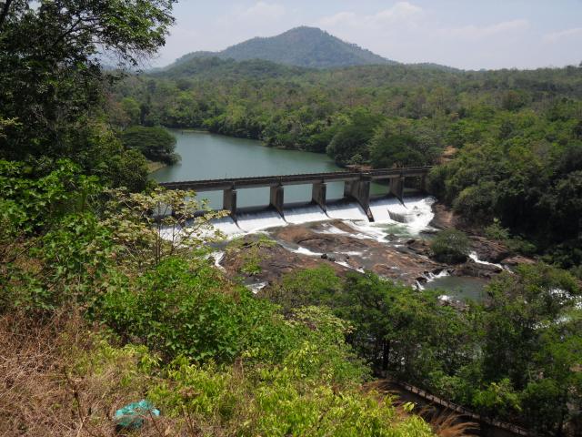 Zufahrt zum Thenmala Dam