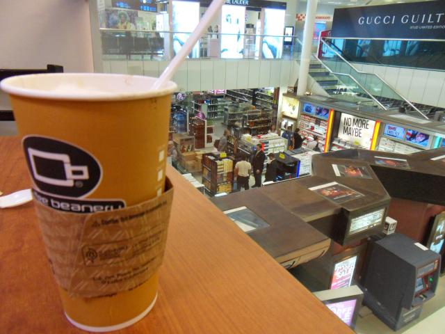 Cappuccino zu 6 EUR am Flughafen von Doha/Katar