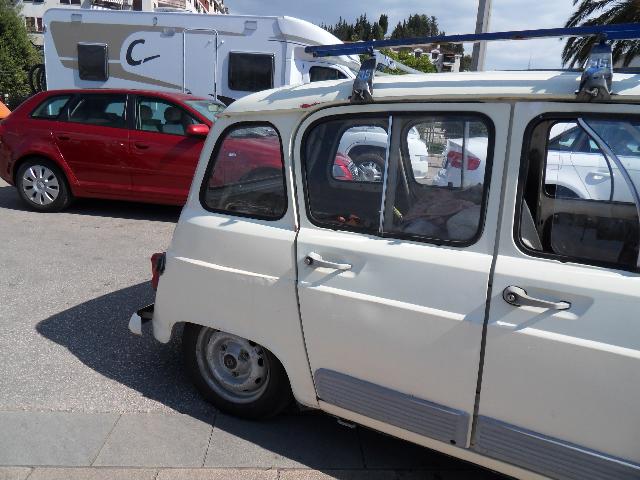 ein schwer beladener R4 im Fährhafen von Ploce