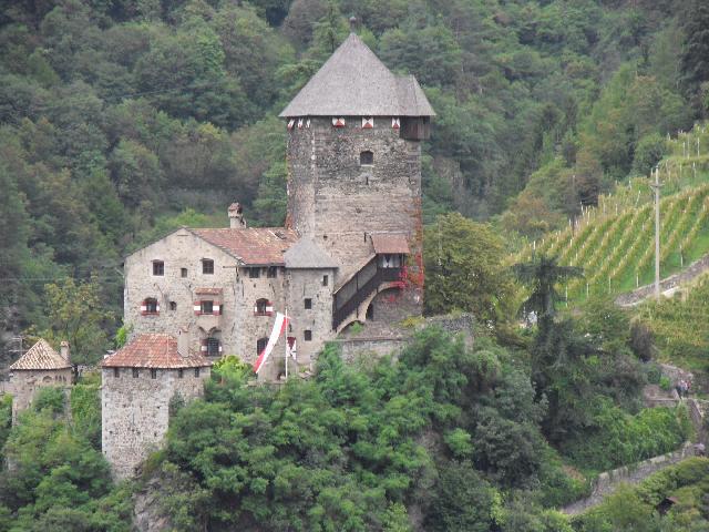 Festungsanlage auf dem Weg durch Südtirol