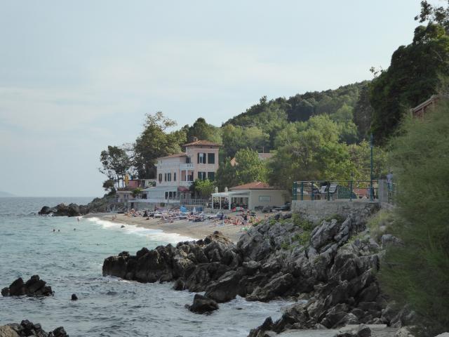 am Strand von Mošcenicka Draga