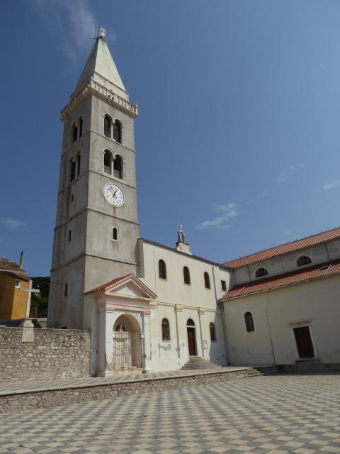 auf dem Kirchplatz in Mali Lošinj
