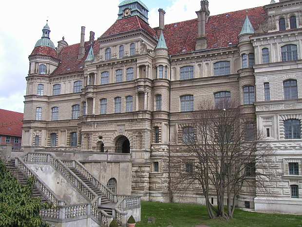 Schloss aus dem 16. Jahrhundert in G&uuml;strow