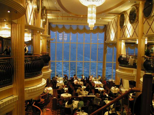 M/S Color Fantasy und M/S Color Magic, auf der wir uns befinden, sind die weltgrten Kreuzfahrtschiffe mit Autodeck, mit SPA & Fitness Center, Einkaufspromenade, Aqualand, Golfsimulator und 8 verschiedenen Restaurants.