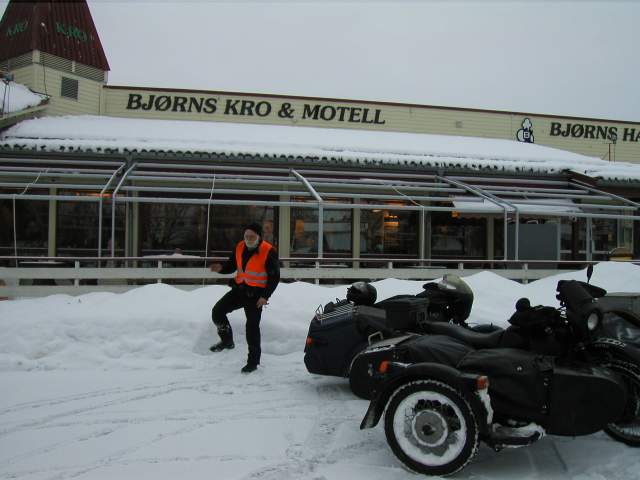 Nachmittags in Lillehammer legen wir bei Bjorns Kro & Motell einen ersten lngeren Halt ein, um uns mit einem Kaffee aufzuwrmen.
