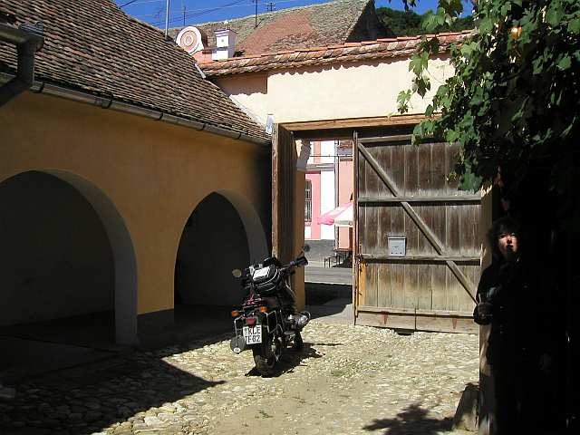 im Hof unserer Pension