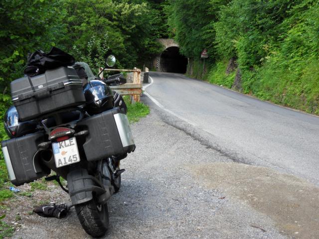 kurvige Kilometer und Tunneldurchfahrten