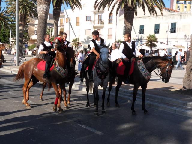 Irgendwas mit Pferden am Hafen