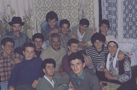 Familie, Freunde, Nachbarn und Verwandte - und wir mittendrin