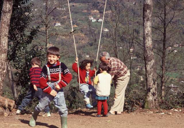 Osman hilft den Kindern