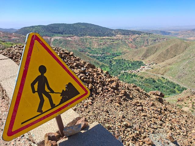 Der Tiz n’Test, sonst eine der eindrucksvollsten Passstraßen Marokkos, war heute mehr Großprojekt als Gebirgsstraße.