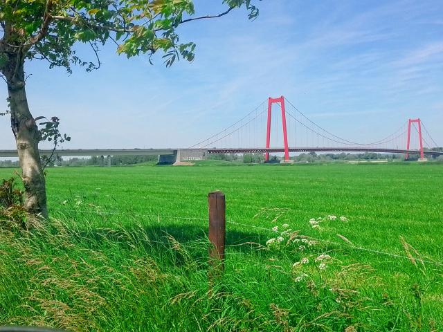 Stopp an der Emmerichee Rheinbr&uuml;cke 
