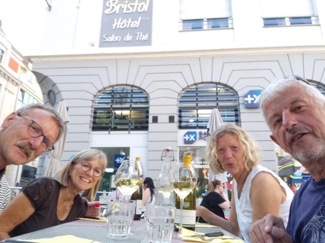 Warten aufs Abendessen in Montbeliard 