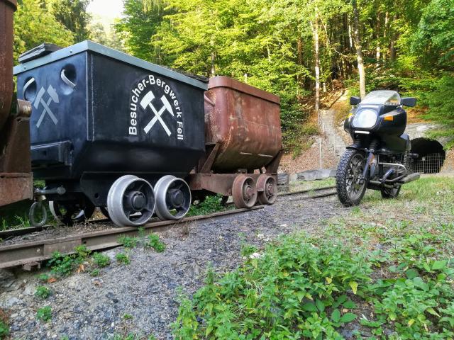 BMW R100RS vor dem Feller Bergwerk